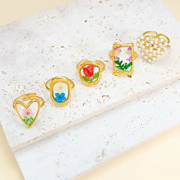 Wholesale New Fashion Design 304 Stainless Steel Furnace Electroplated 18K Real Gold Dried Flower Resin Heart Open Ring