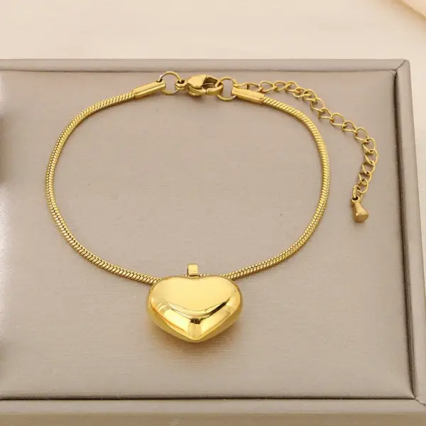 Wholesale Ion Plating (IP) 18K Gold Plated Heart Shape 304 Stainless Steel Casual Simple Style Streetwear Waterproof Non Tarnish 304 Stainless Steel Bracelets