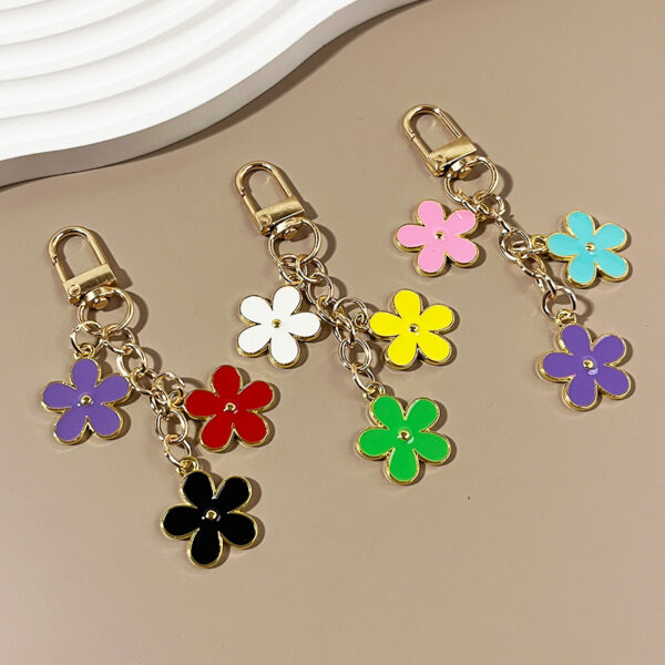 oly-531dd1048fb32b001339457dee2702aa Wholesale double-sided drip oil color flower alloy keychain creative Airpods bag pendant