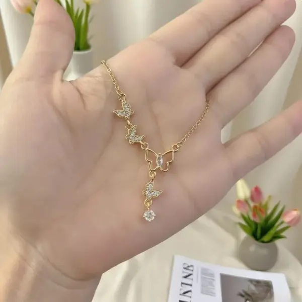 Wholesale Butterfly Inlay Pendant Necklace For Women In Copper With 18K Real Gold Plated Water Plating And Artificial Rhinestones On Cable Chain