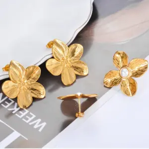 Wholesale 1 Pair Glam Retro Flower Plating Inlay Stainless Steel Artificial Pearls Ear Studs