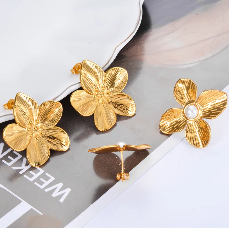 Wholesale 1 Pair Glam Retro Flower Plating Inlay Stainless Steel Artificial Pearls Ear Studs