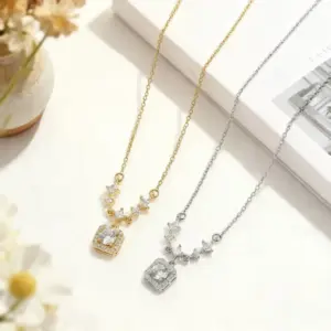 Wholesale Square Inlay Pendant Necklace For Women In Copper With 18K Real Gold Plated Water Plating And Artificial Rhinestones On Cable Chain