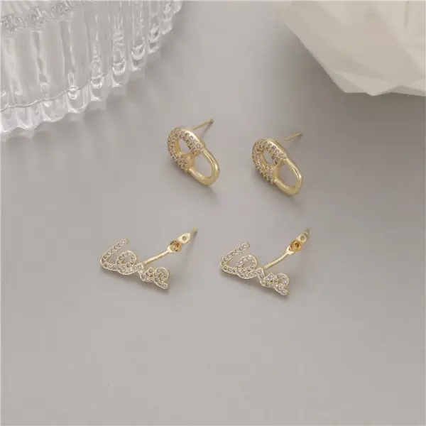 Wholesale Heart Shape Stud Earrings For Women With 925 Sterling Silver Posts And Electroplated Copper Base Featuring Zircon Inlay