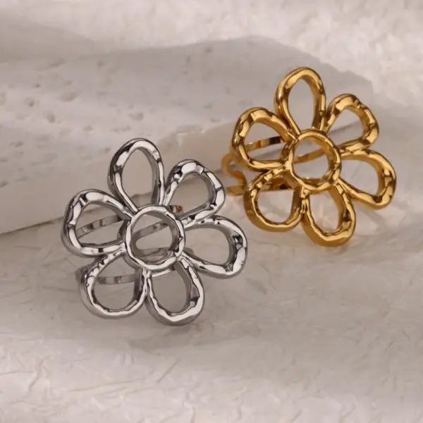 Wholesale Fashionable Retro Butterfly Flower Stainless Steel Ring 18K Gold Plated Simple Design Luxury Jewelry For Women European Style