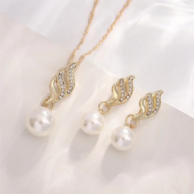 Wholesale Geometric Jewelry Set With KC Golden Plated Finish And Zircon Inlay, Waterproof Non Tarnish Craft, Featuring Cable Chain For Unisex