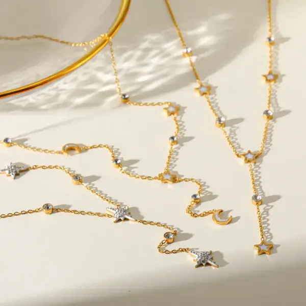 Wholesale Starburst Necklace For Women With Bezel Setting, PVD Coated 304 Stainless Steel, Rhinestones Inlay, And Cable Chain