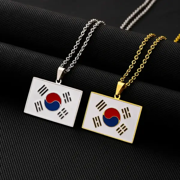 Wholesale 201 Stainless Steel East Asia Japan Flag Pendant Necklace For Men And Women Couples Fashion Patriotic Jewelry Accessories Water Plating