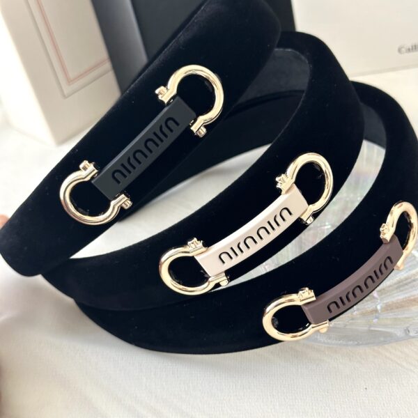 Wholesale fashion high-grade velvet headband niche design metal letter horseshoe buckle headband hairpin for women
