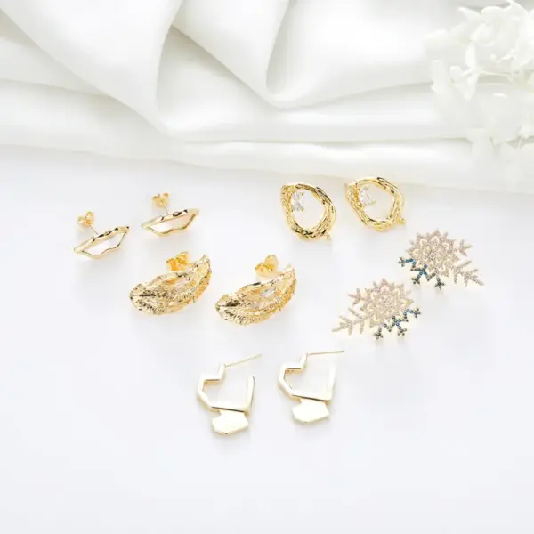 Wholesale Snowflake Stud Earrings For Women With Copper And Zircon Inlay, Featuring 925 Sterling Silver Posts, Perfect For Wedding
