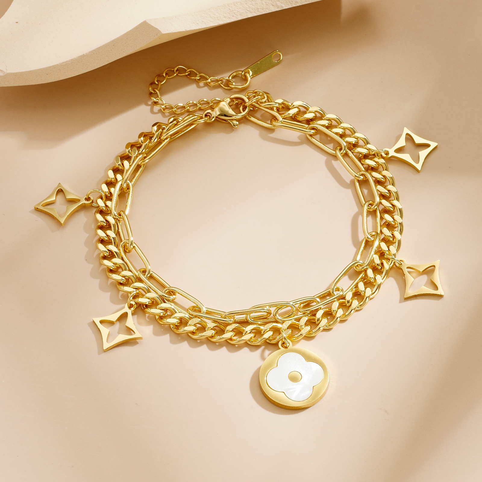 Wholesale Stainless steel four-leaf clover bracelet, 18k gold, non-fading titanium steel bracelet