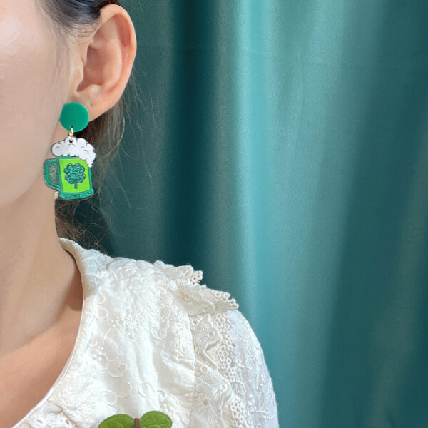 oly-585ca54b3a42325f83150622f6ba9648 Wholesale Patrick's Day earrings Irish Carnival personalized all-match Green acrylic glitter lucky grass earrings