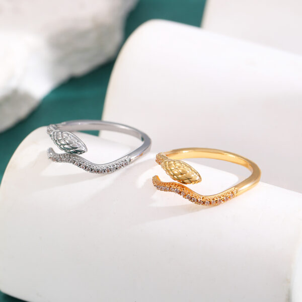 Wholesale fashion high-end sense inlaid zircon snake-shaped opening ring female Joker Zodiac spirit snake index finger ring