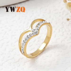 oly-589ab2ed9e041c9d6c9e90d14049e226 Wholesale Korean version of stainless steel jewelry irregular gold crown inlaid clay diamond titanium steel ring