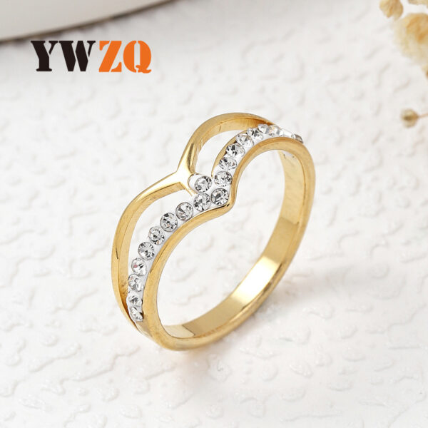 Wholesale Korean version of stainless steel jewelry irregular gold crown inlaid clay diamond titanium steel ring
