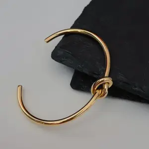 Sc176 Gold Knotted Bracelet