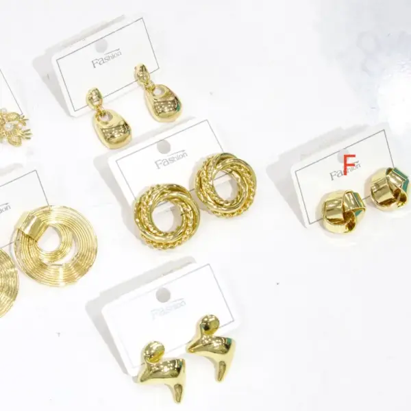 Wholesale 1 Pair/Package Elegant Round Flower Plating Acrylic Pearl Copper 18K Gold Plated Ear Studs