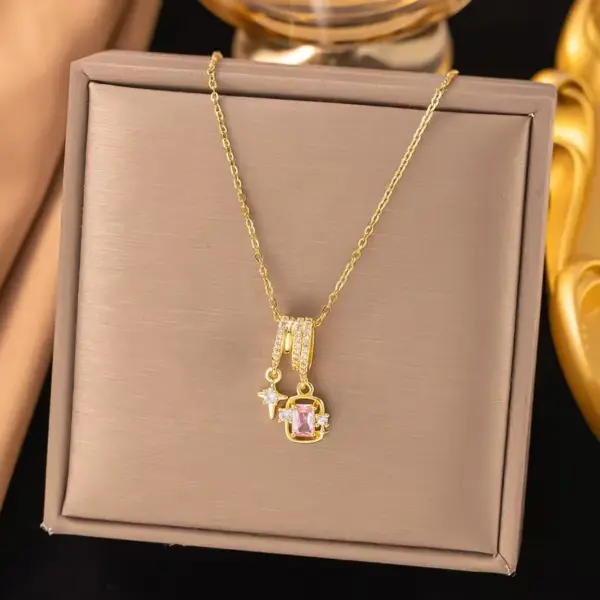 Wholesale Women’s Quadrilateral Pendant Necklace With Inlay Artificial Rhinestones, 18K Real Gold Plated Copper, Water Plating On Cable Chain