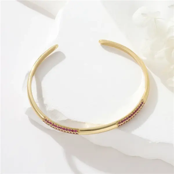 Wholesale Round Inlay Copper Cuff Bracelet For Women With Electroplated Gold Plating And Rhinestone Details