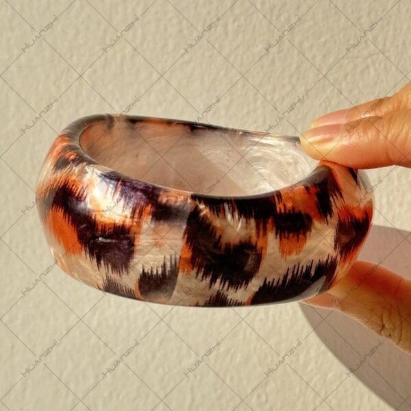 oly-59b96f5aa992f759f1d5a3247e19aab8 Wholesale resin oval wide version geometric arc resin halo leopard bracelet style bracelet for women