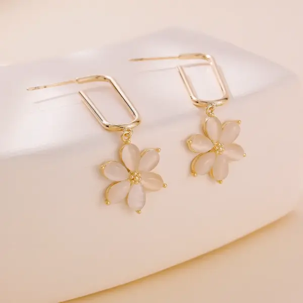 Wholesale 1 Pair Romantic Classic Style Flower Copper Drop Earrings