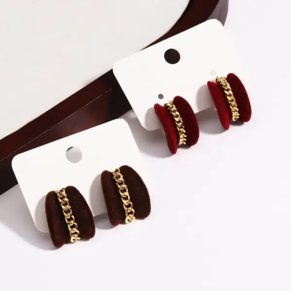 Wholesale New Style Burgundy Velvet Earrings Elegant Versatile High-end Retro Fashion Design Heart-shaped Stud Earrings For Women Copper Plated With 18K Real Gold