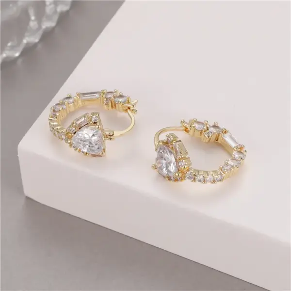 Wholesale Heart Shape Stud Earrings For Women With Copper Posts And Zircon Inlay