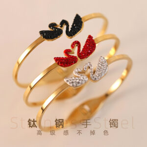 Wholesale Stainless steel four-leaf clover jewelry, gold-plated swan titanium steel bracelet