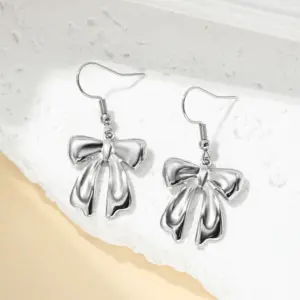 Silver / Average Size / Bow Earrings