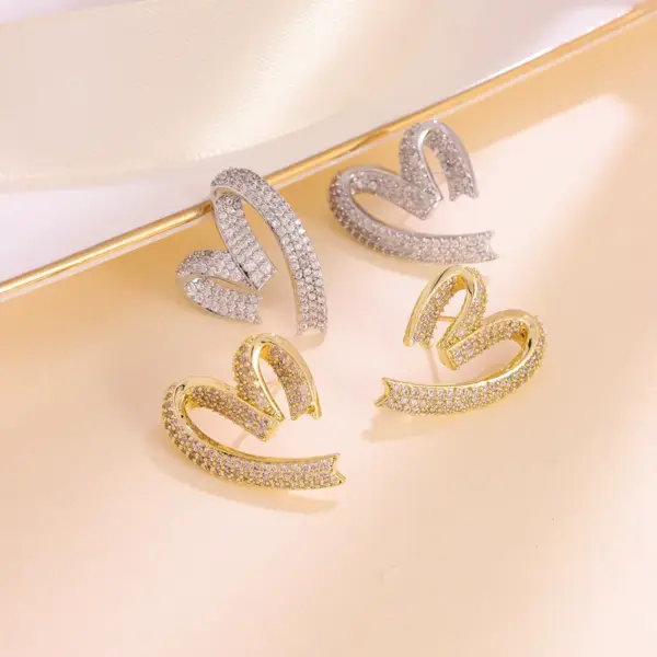 Wholesale Heart Shape Electroplated Copper Earrings For Women With Zircon Inlay And Water Plating Process