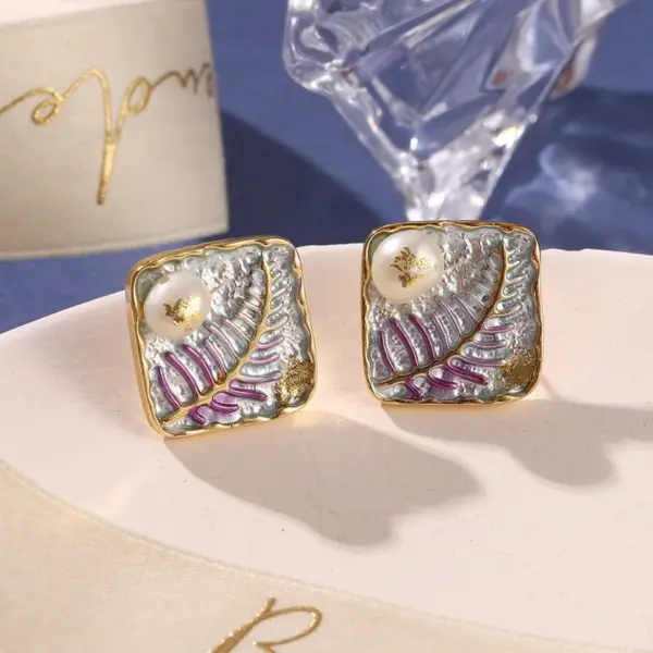 Wholesale Hypoallergenic Flowers Stud Earrings For Women With Freshwater Pearl Inlay, Copper Base, And KC Golden UV Plating