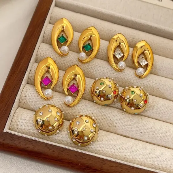 Wholesale Drapey Micro Inlaid Pearl Zirconia Three-Dimensional Titanium Steel Vacuum Electroplated (Fired) Earrings