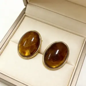 Brown / Average Size / Oval