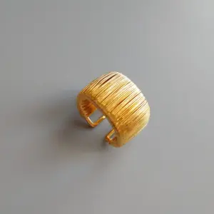 Gold / Adjustable Opening