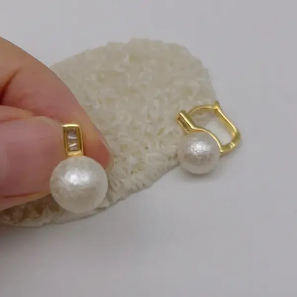 Wholesale Fashionable Pearl Stud Earrings Women's Luxury Sense Zircon Inlaid Geometric Pattern Earring Post Material Copper Round Craft