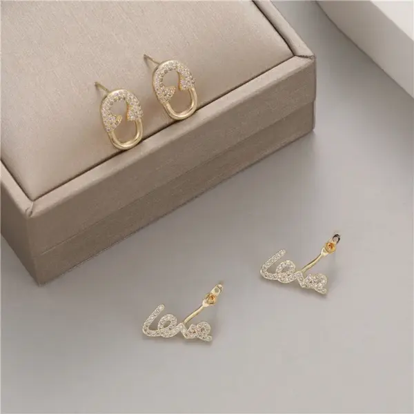 Wholesale Heart Shape Stud Earrings For Women With 925 Sterling Silver Posts And Electroplated Copper Base Featuring Zircon Inlay