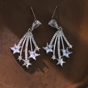 NS934-28 / Zircon