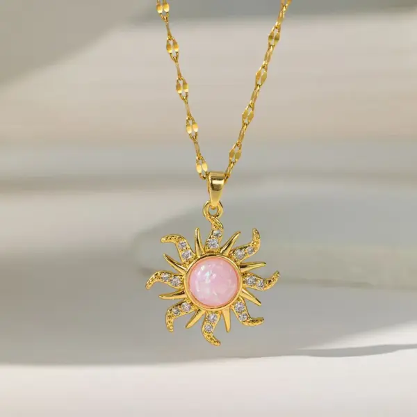 Wholesale Sun Pattern Inlay Pendant Necklace For Women With 18K Gold Plated Copper And Artificial Rhinestones, Lip Chain