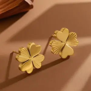 E0382-Four-leaf Clover Pattern-Earrings- Gold