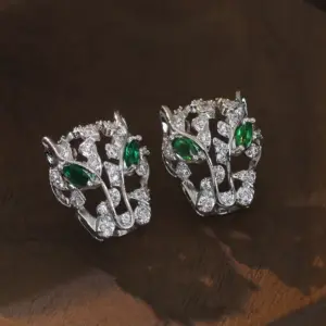 NS934-18 / Zircon