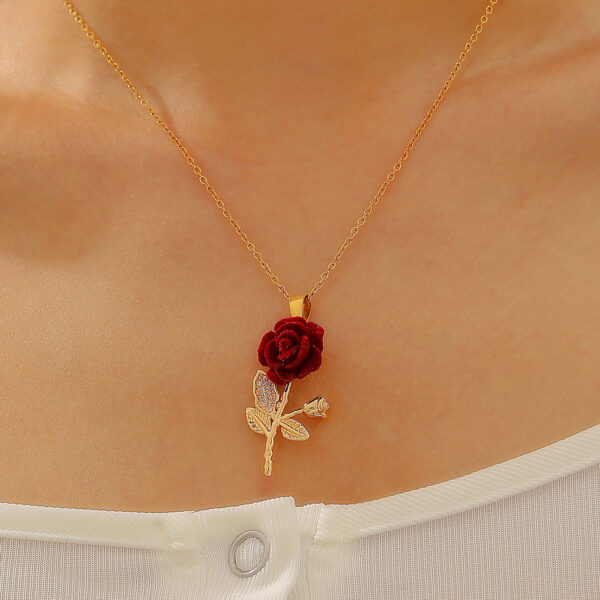 oly-5e4245b10d2536d8607b815d0efcd56d Wholesale Love Rose Necklace Female Gothic Wrapped Flower Heart-shaped Clavicle Chain Valentine’s Day