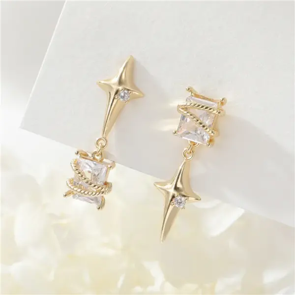 Wholesale Starfish Stud Earrings For Women In Copper With Electroplated Gold Plating And Zircon Inlay