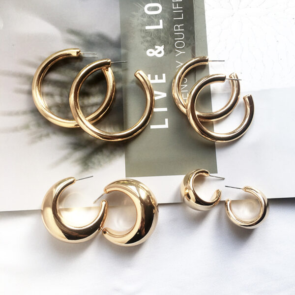 oly-5f26eeae757b3423f0b11920a5b23530 Wholesale popular jewelry wholesale C-shaped circle metal earrings female wide face earrings personality exaggerated jewelry