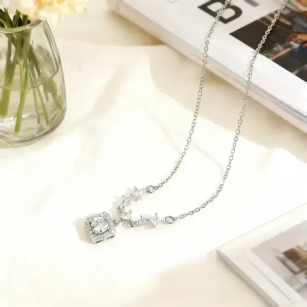 Wholesale Square Inlay Pendant Necklace For Women In Copper With 18K Real Gold Plated Water Plating And Artificial Rhinestones On Cable Chain