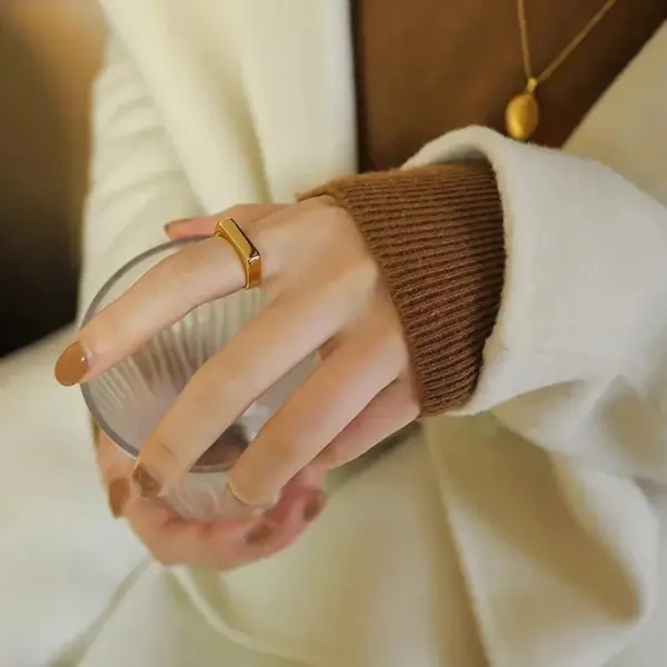 oly-5fa2ee001c02fe39e5c830ccced7853b Wholesale Unisex Rectangle Rings Crafted From Hypoallergenic 316 Stainless Steel With 18K Real Gold PVD Coating