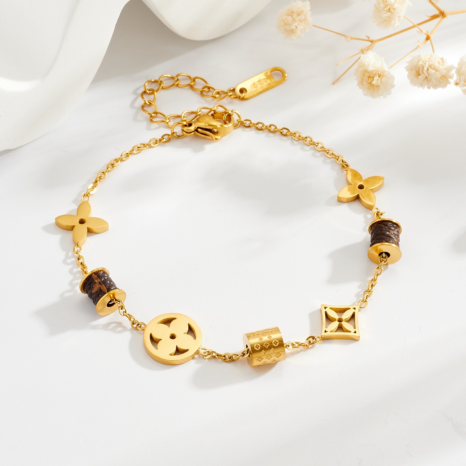 Wholesale Titanium steel 18k real gold electroplated bracelet, colorfast four-leaf clover necklace