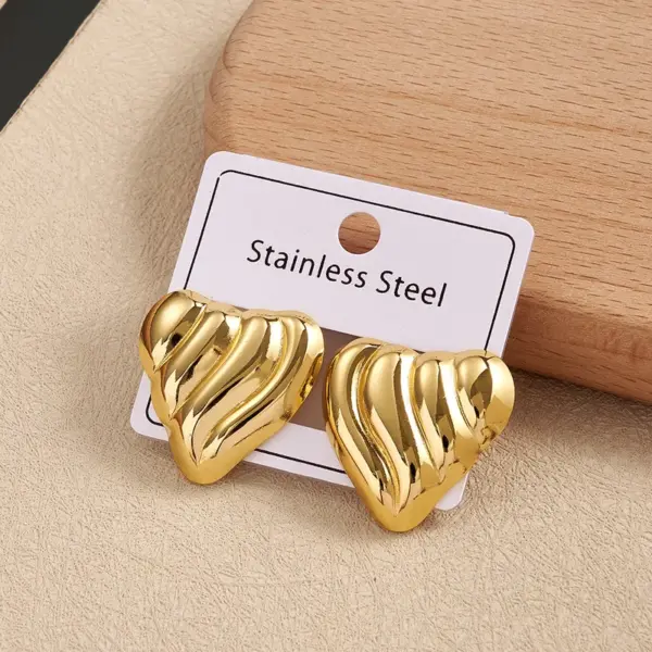 Wholesale Love Heart Shaped Stainless Steel 304 Earrings Electroplated Fashionable Casual Minimalist Style Women's Jewelry Accessories