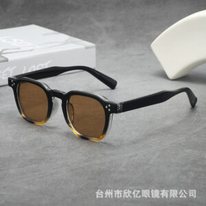 Black tortoise shell frame tea slices