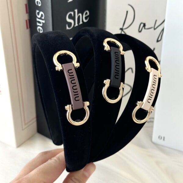 Wholesale fashion high-grade velvet headband niche design metal letter horseshoe buckle headband hairpin for women