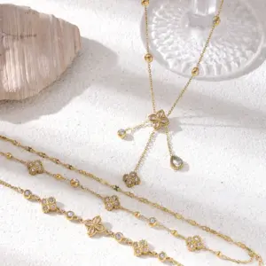 Wholesale Asymmetrical Flowers Jewelry Set For Women With 18K Real Gold Plated 304 Stainless Steel And PVD Coated Cable Chain